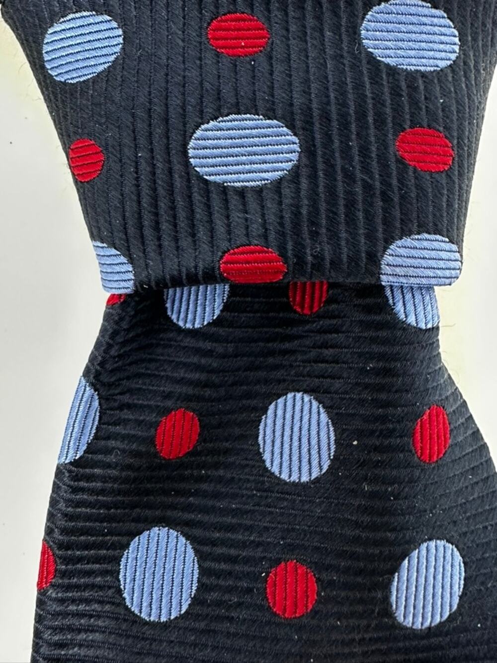 Harrods Men's Blue Polkadot 100% Silk Tie Quiet Luxury London Style Office EUC